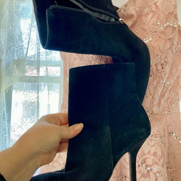 Marc Fisher Elegant Black Stiletto Suede Boots Excellent Condition! 8 - Picture 3 of 4